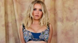 emily-osment acum