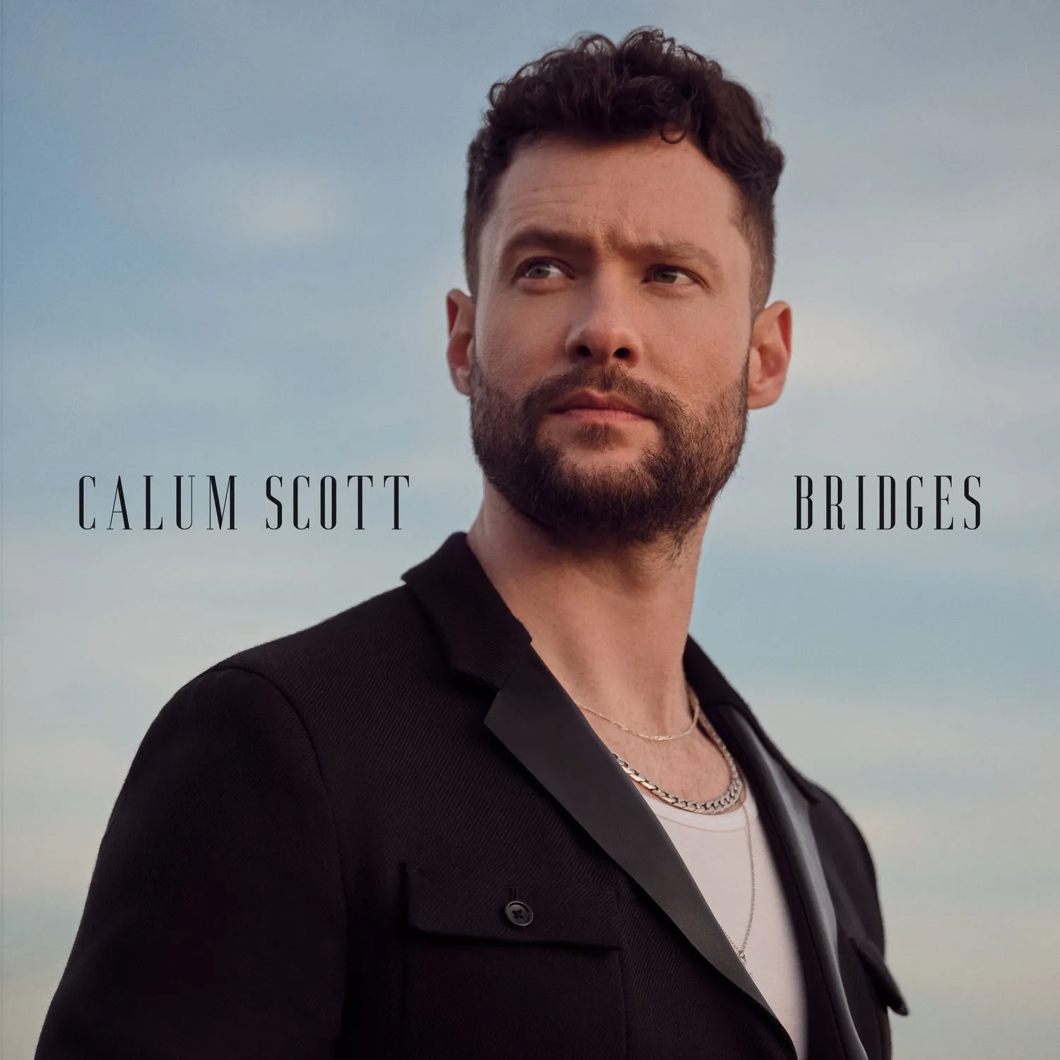 Calum Scott a lansat single-ul “Heaven” și a anunțat albumul “Bridges”