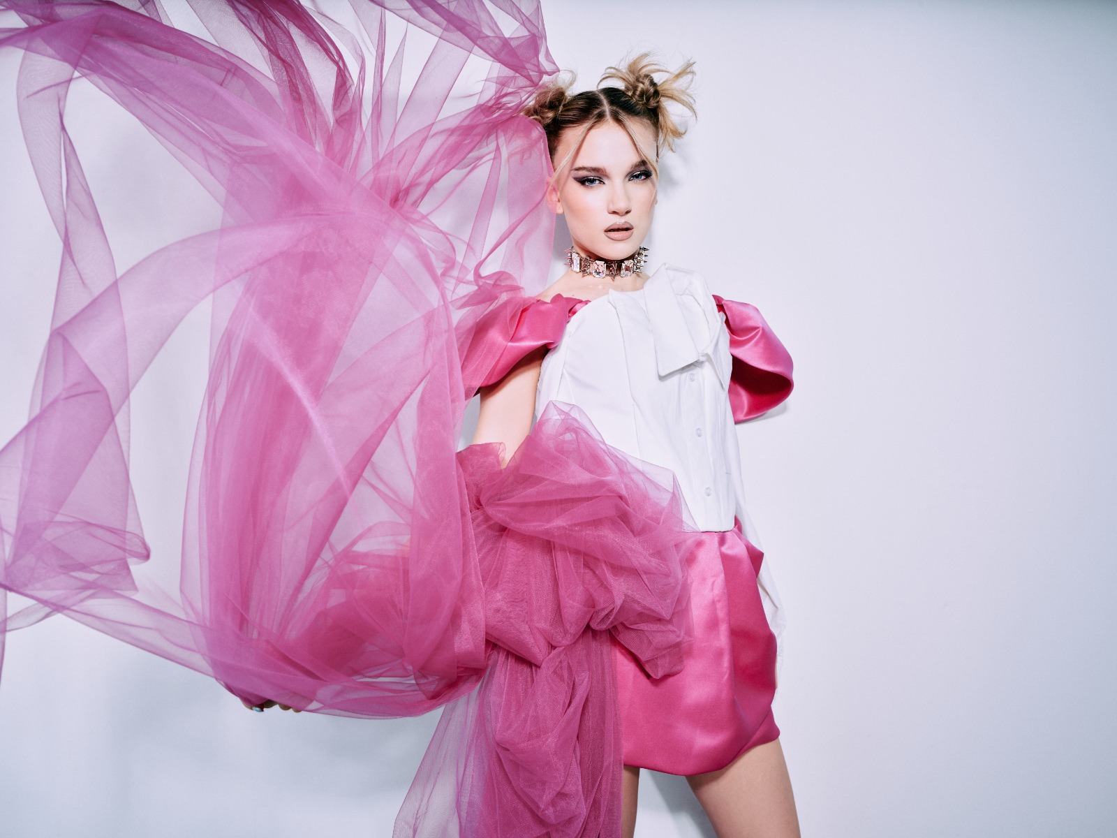 Evelina Negru lansează single-ul, „Trăiam în paradis”, alaturi de videoclipul oficial