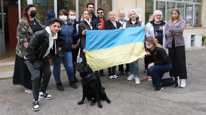 Gest de solidaritate. Membrii trupei IL VOLO au adus alinare copiilor ucraineni refugiați în Italia