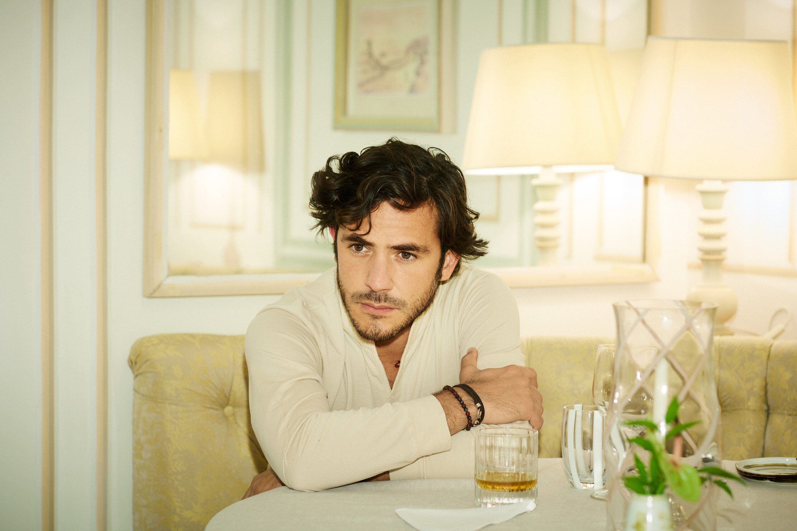 Jack Savoretti a lansat single-ul “Dancing Through The Rain”