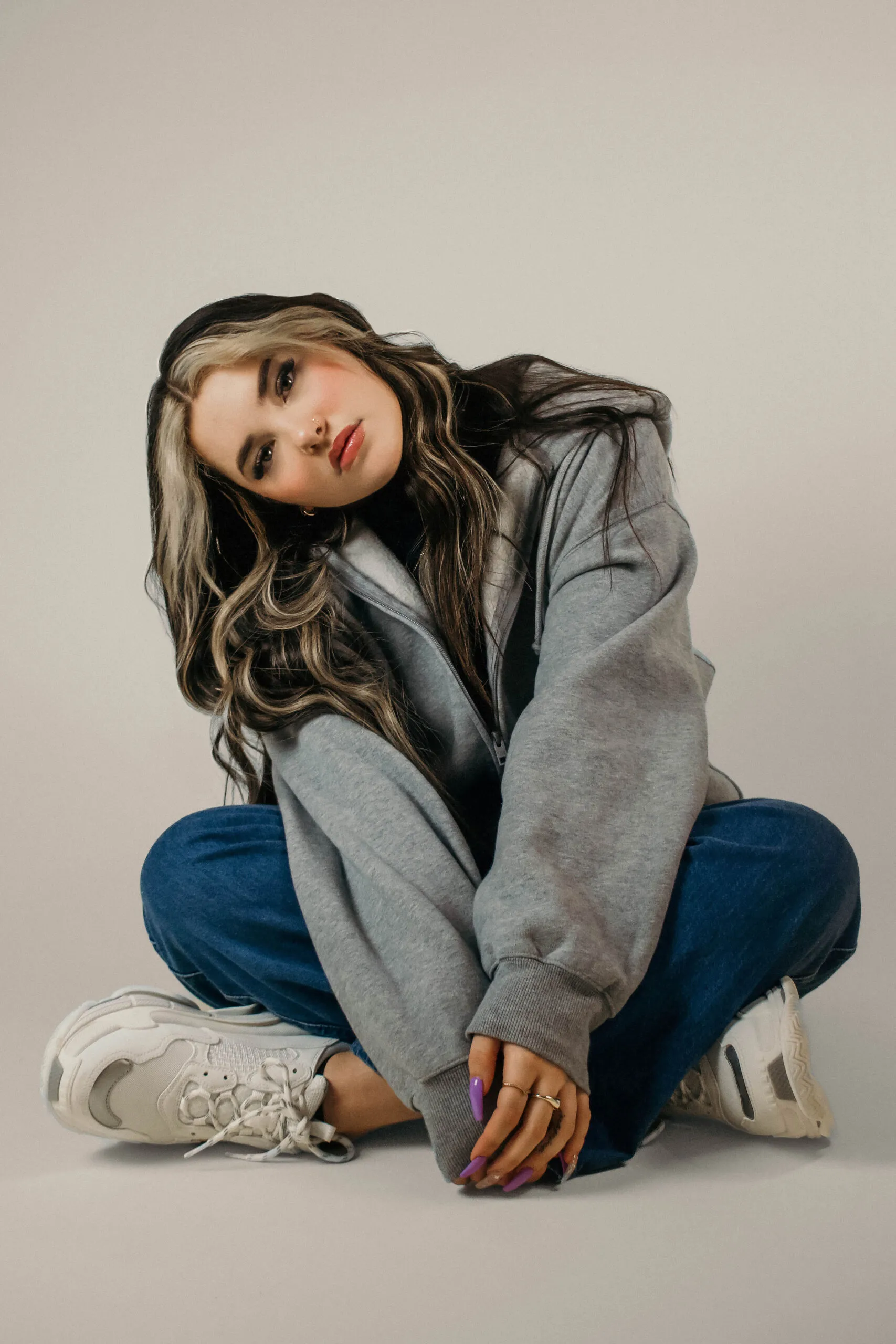 Lauren Spencer-Smith a lansat single-ul “Flowers”