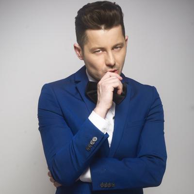 Adrian Sina de la Akcent implineste 45 de ani