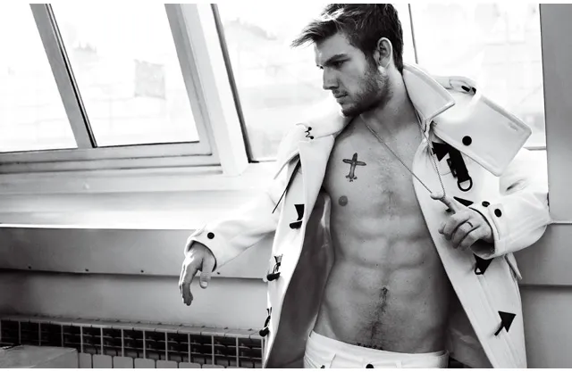 Alex Pettyfer din „In Time” si I am number four” implineste 32 de ani!