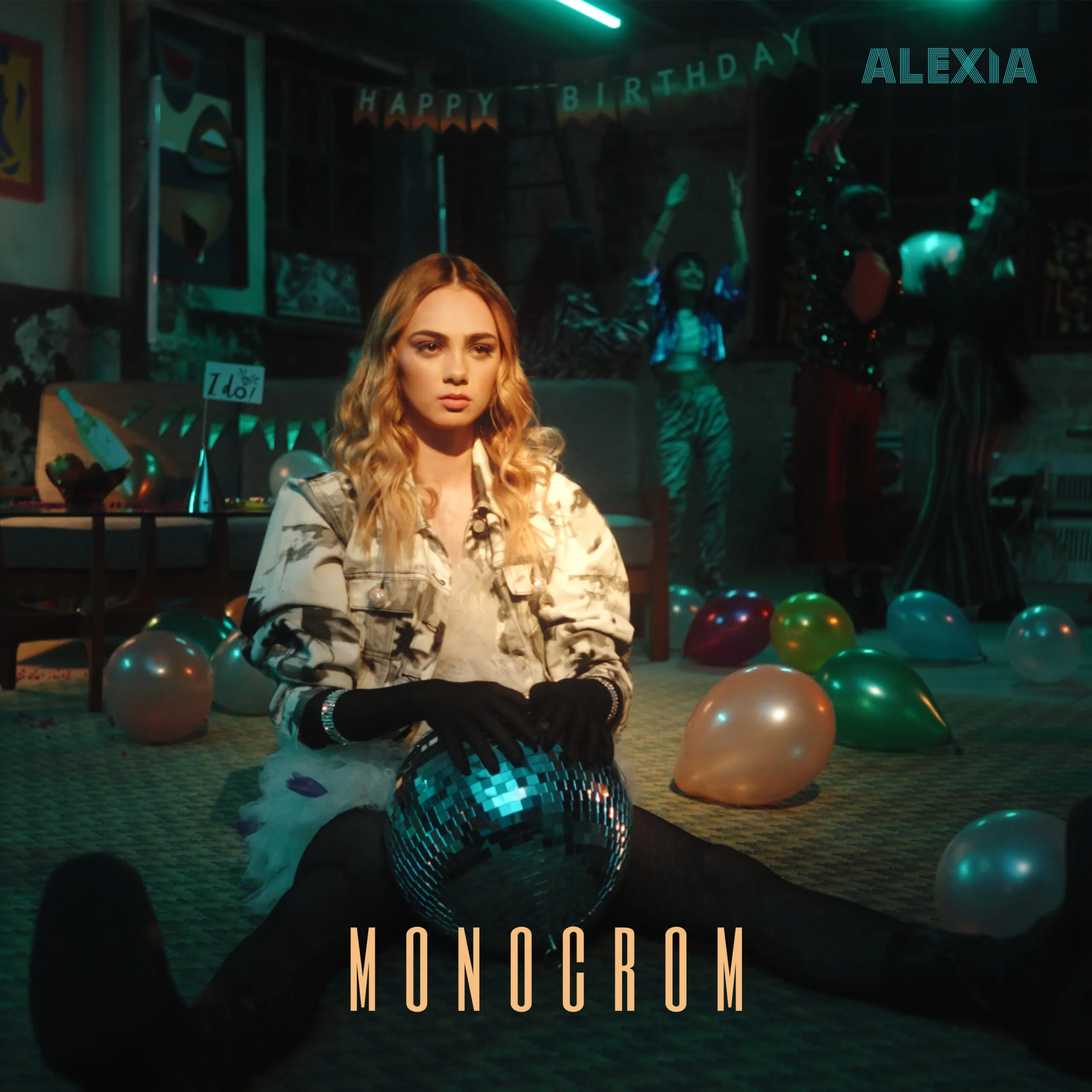 Alexia revine cu un nou single de pus pe repeat, „Monocrom” care marchează și inceperea colaborării artistei cu casa de discuri ATOM