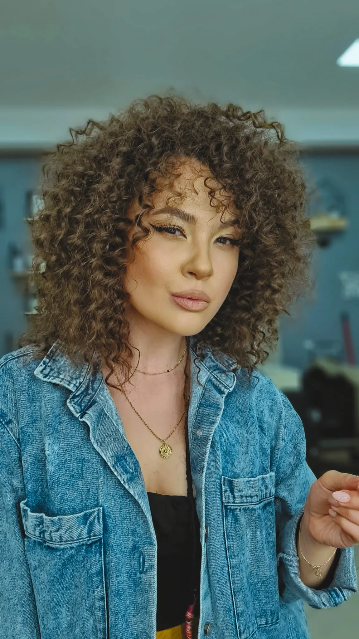 Alina Dinca a lansat primul single din cariera solo