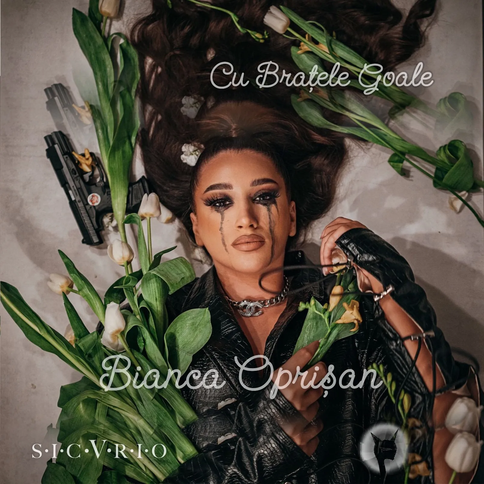 Bianca Oprișan lansează „Cu brațele goale”