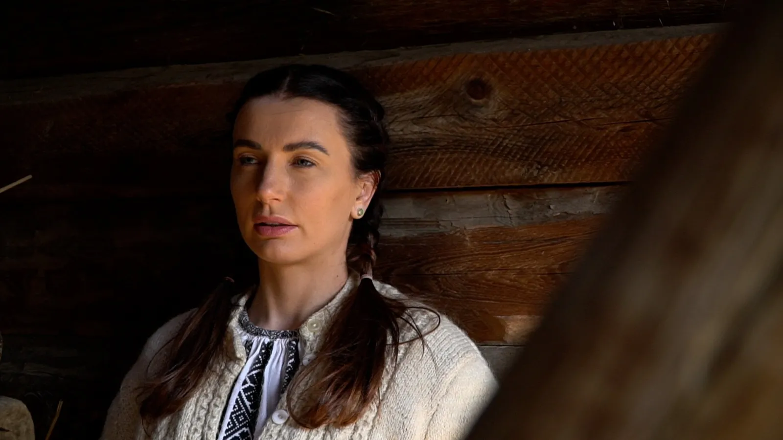 Paula Hriscu a lansat videoclipul piesei „Mi-ar fi plăcut”, o adevărată aventură în munți!