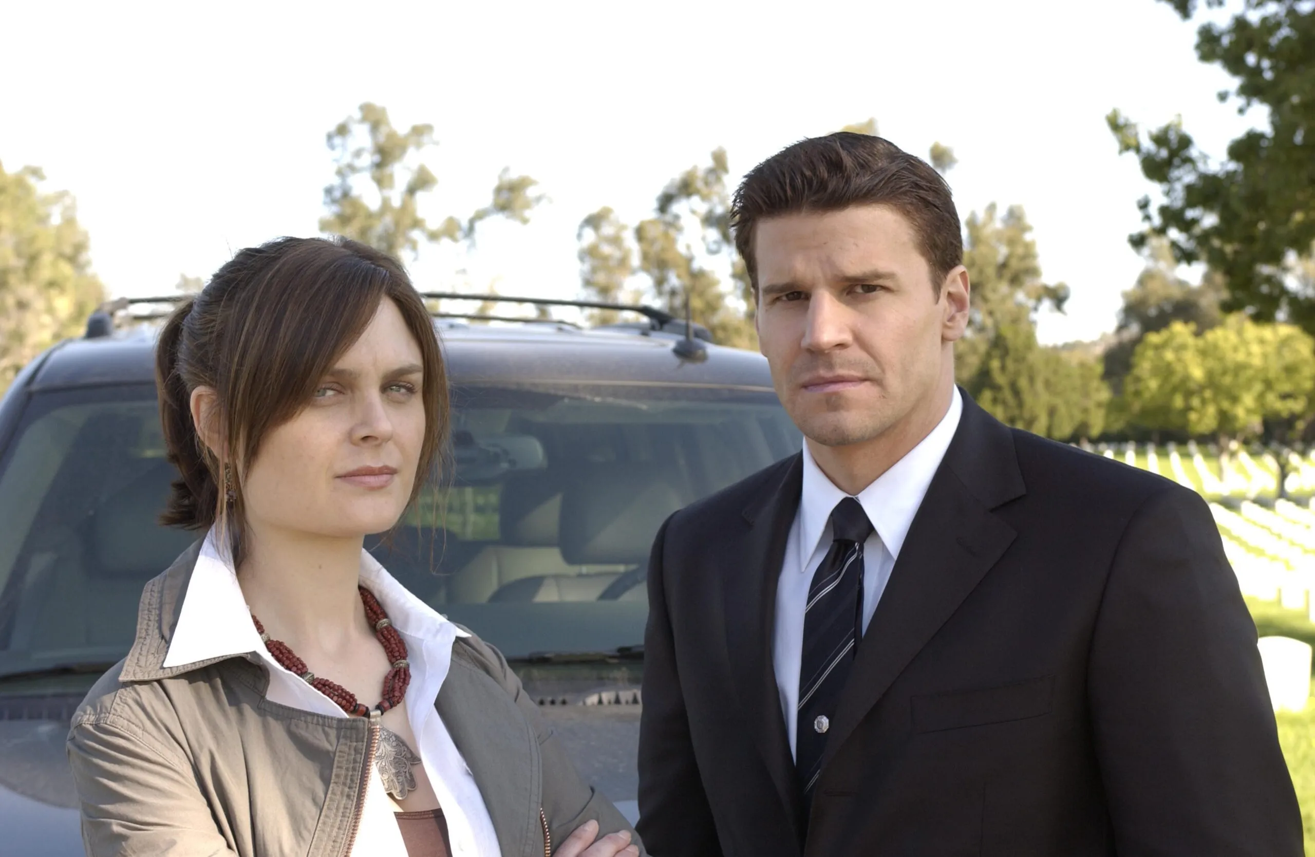 Serialul procedural „Cititorii de oase” (Bones), cu Emily Deschanel și David Boreanaz în rolurile principale, revine la AXN