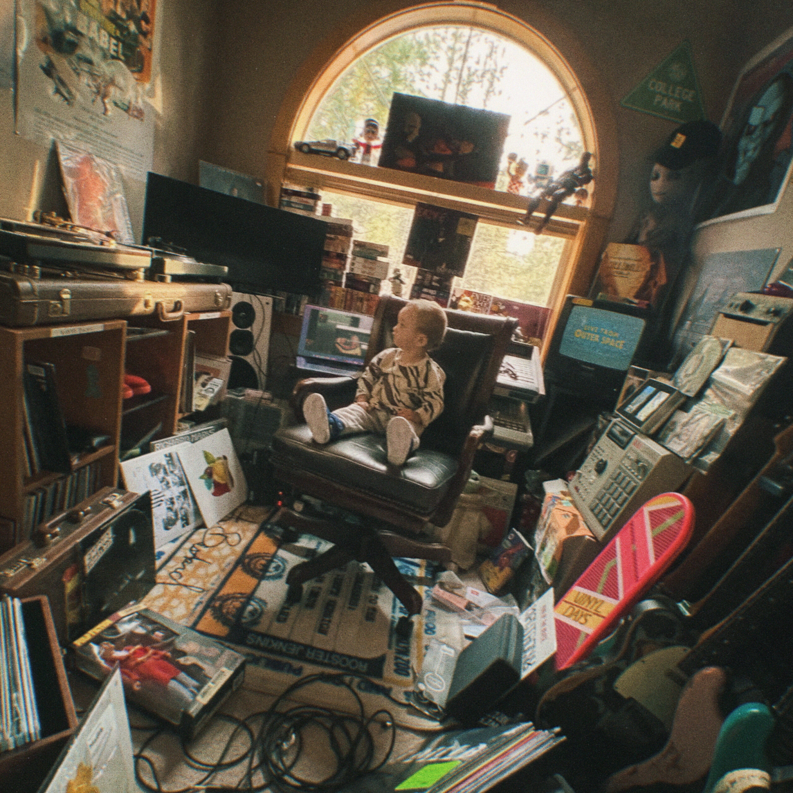 Logic a lansat, împreună cu DJ Premier, single-ul Vinyl Days