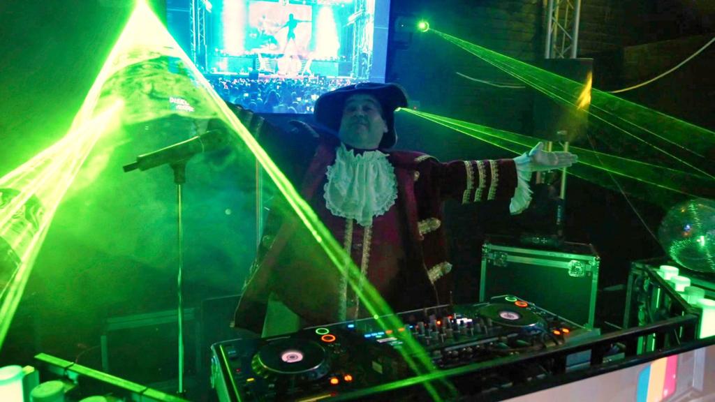 Marius Gavrilă se întoarce! Sub numele de DJ Conte, va mixa alături de Ace of Base!