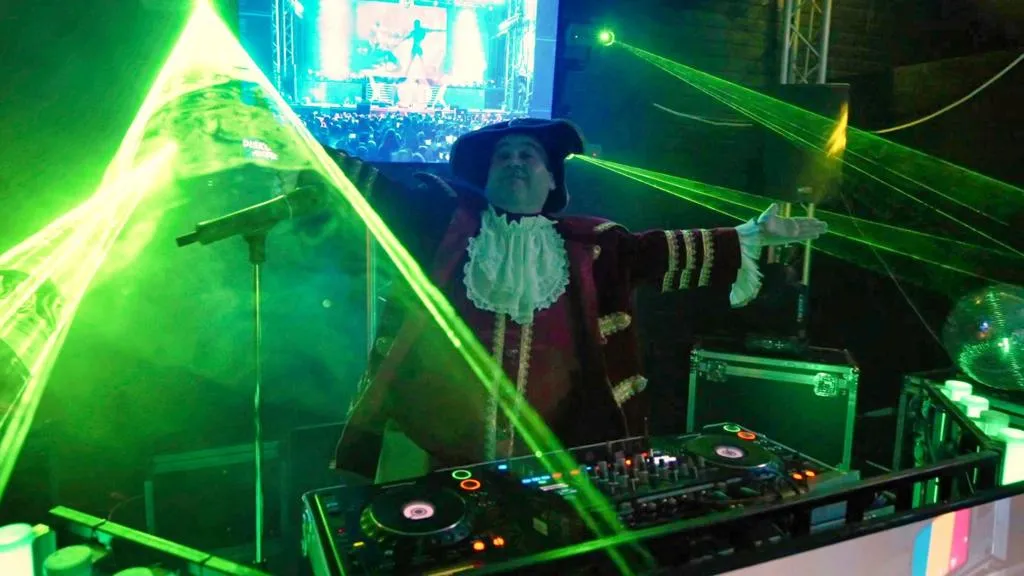 Marius Gavrilă se întoarce! Sub numele de DJ Conte, va mixa alături de Ace of Base!