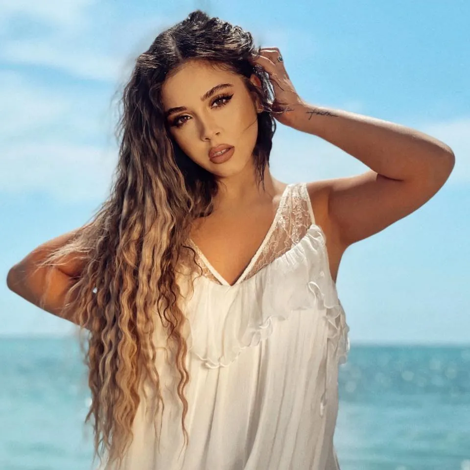Bianca Bibi Lixandru din „Proful” implineste 20 de ani!