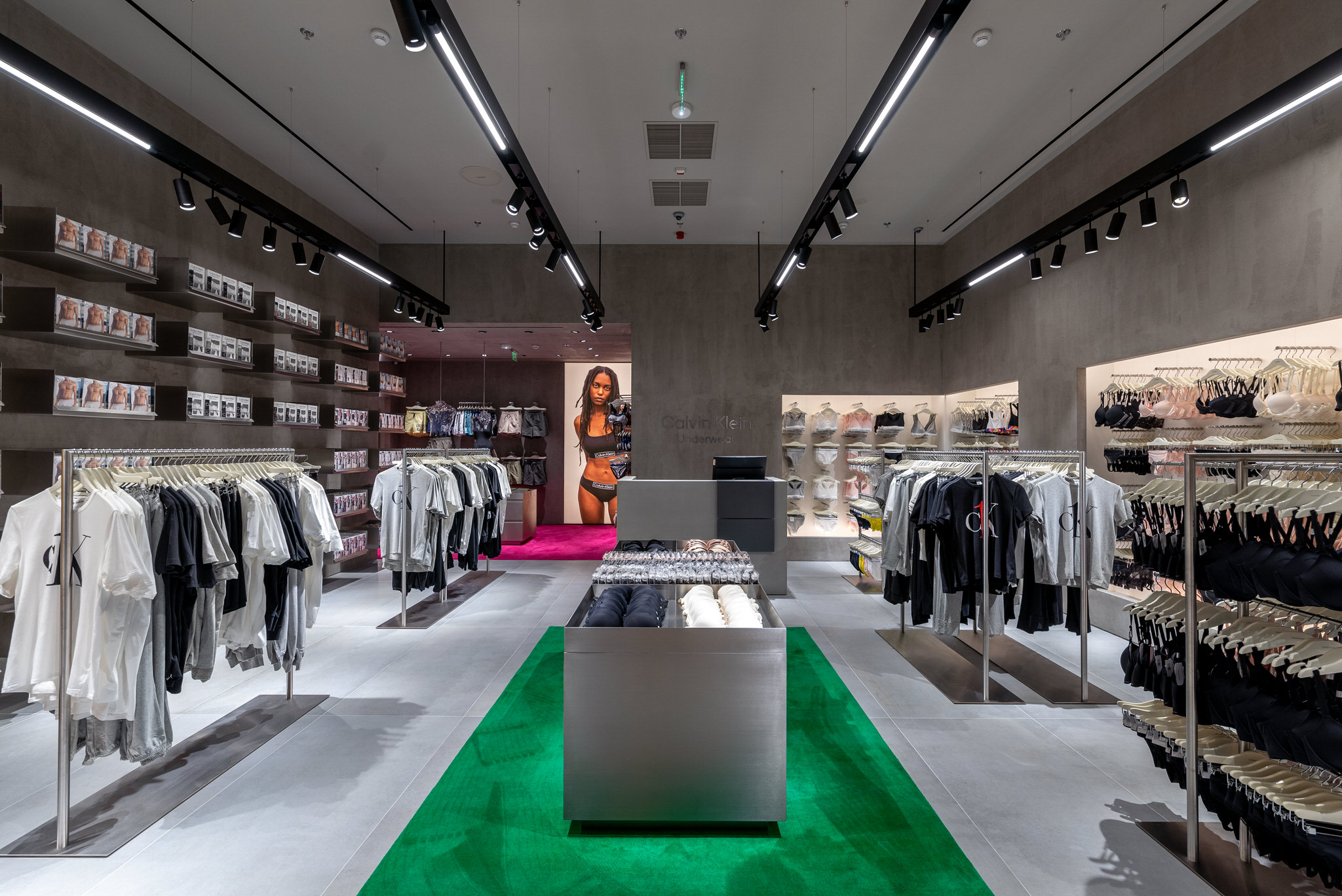 Un nou magazin Calvin Klein Underwear acum în Băneasa Shopping City