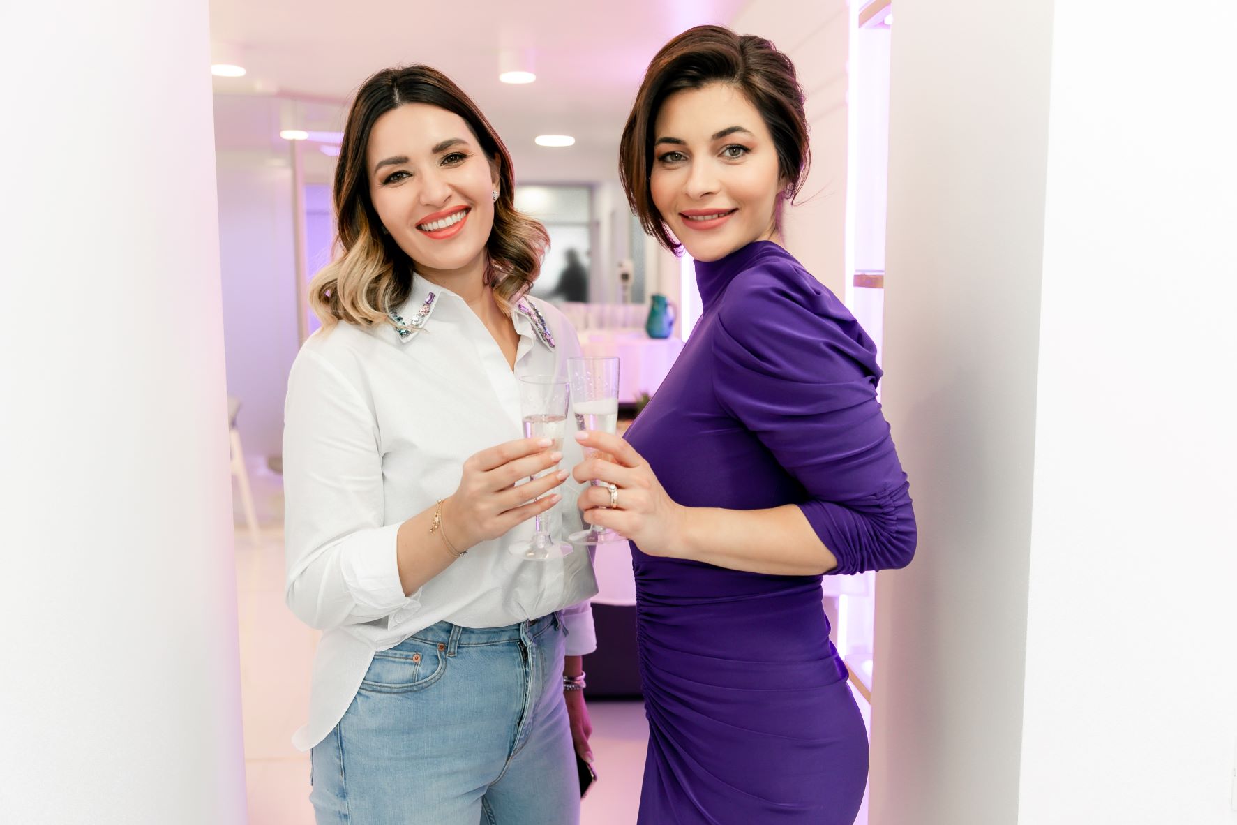 Ela Crăciun are un nou look, după ce și-a făcut lifting de sprâncene