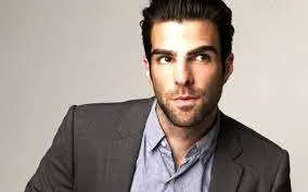 Zachary Quinto din „Heroes” si „Star Trek” implineste 45 de ani