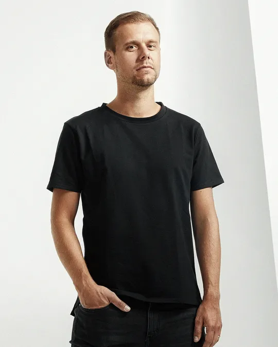 Armin van Buuren da startul distractiei „One More Time”