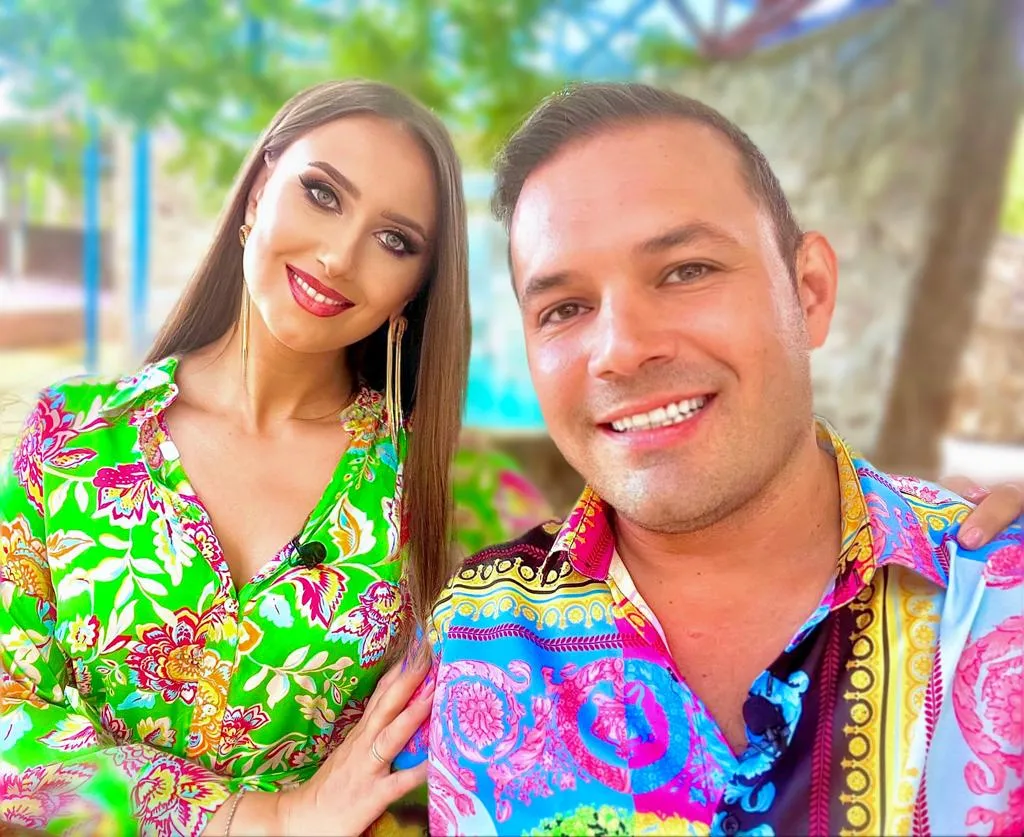 Raoul şi frumoasa bănăţeancă Anca Pantîru prezinta emisiunea estivala „Vara favorită”