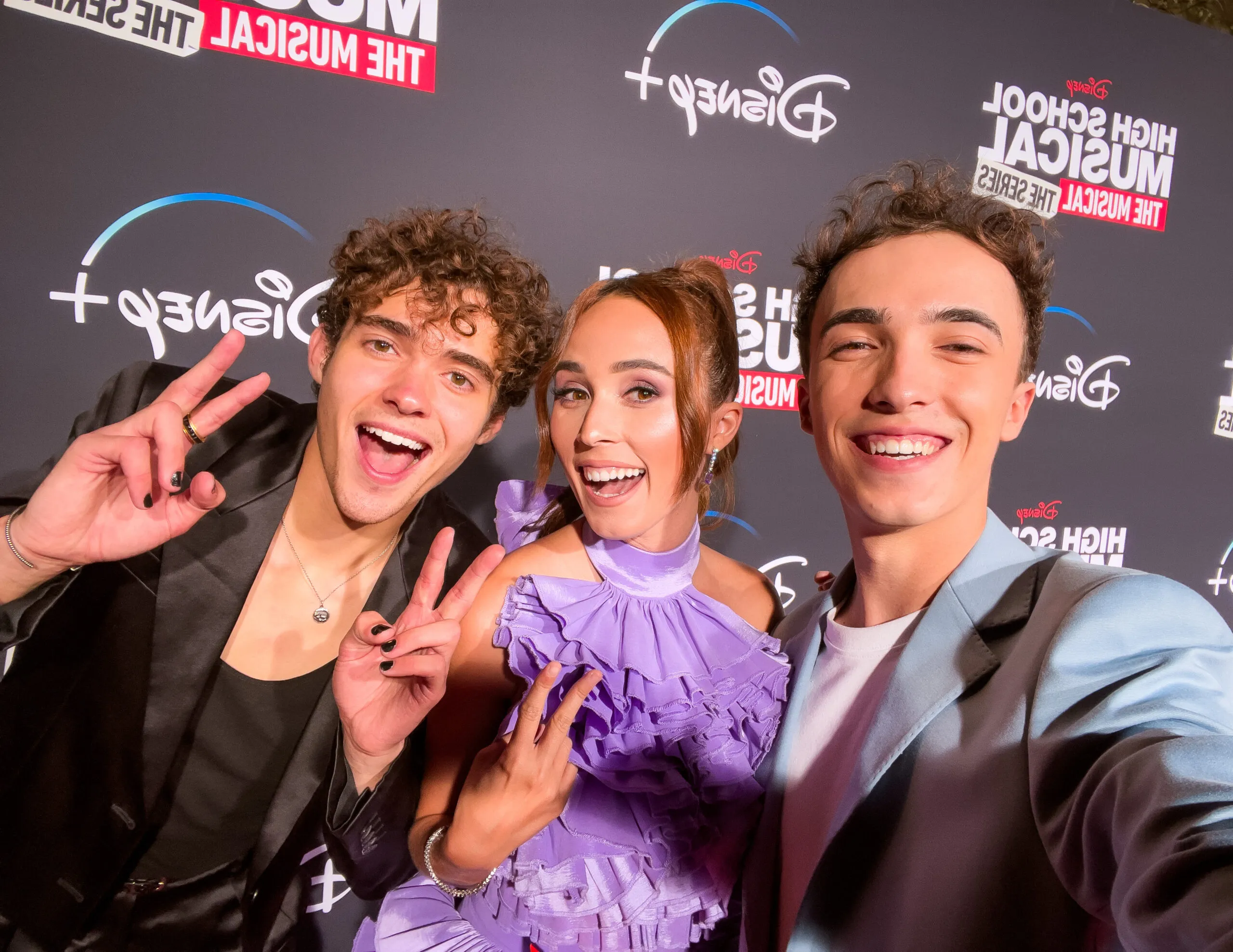 Andra Gogan a strălucit pe covorul roșu la premiera serialului High School Musical, de la Los Angeles