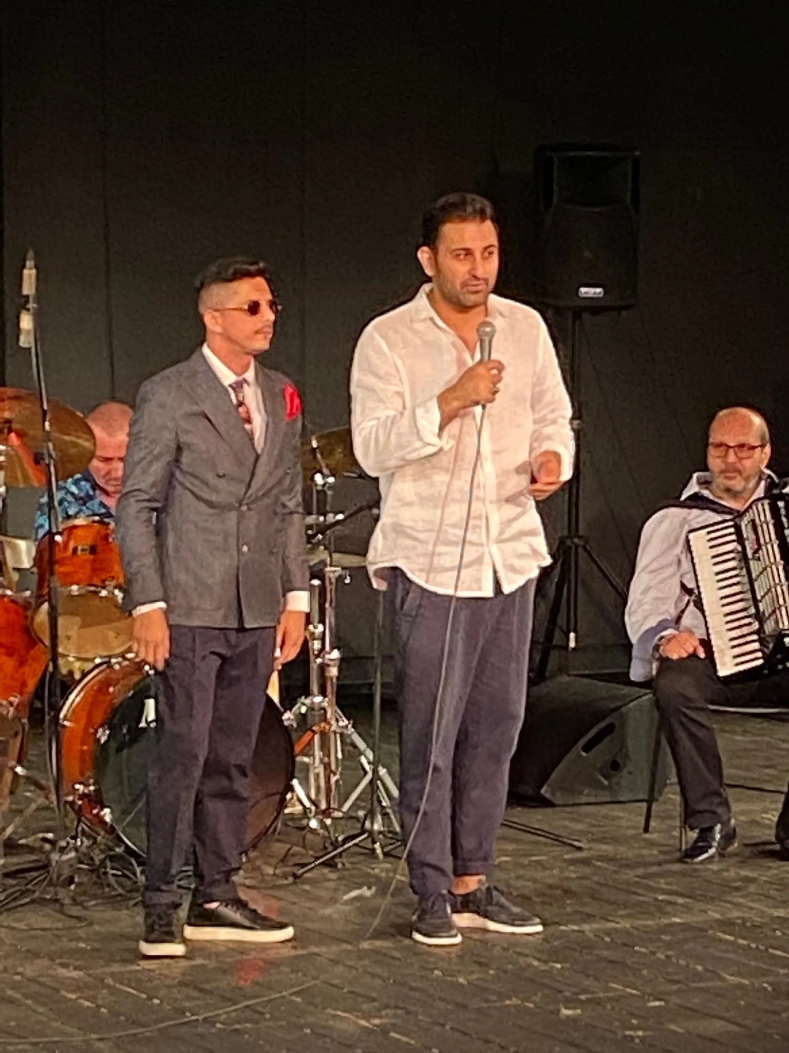 Dragos Udila a facut senzatie pe scena impreuna cu Mille Bibescu si orchestra