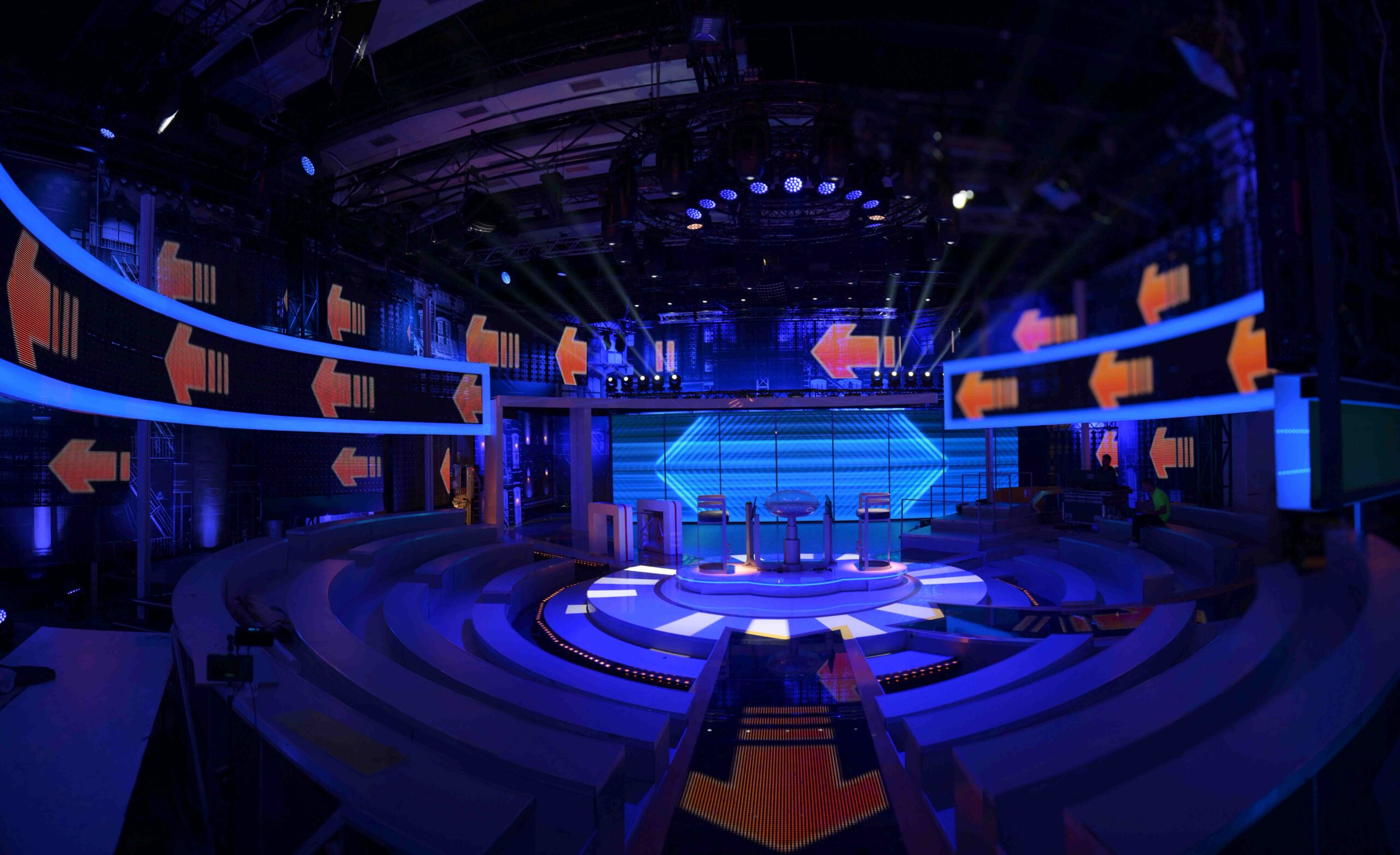 Noi imagini din platoul “Tu urmezi!”, game show-ul ce va fi prezentat de Dan Negru, în curând, la Kanal D!