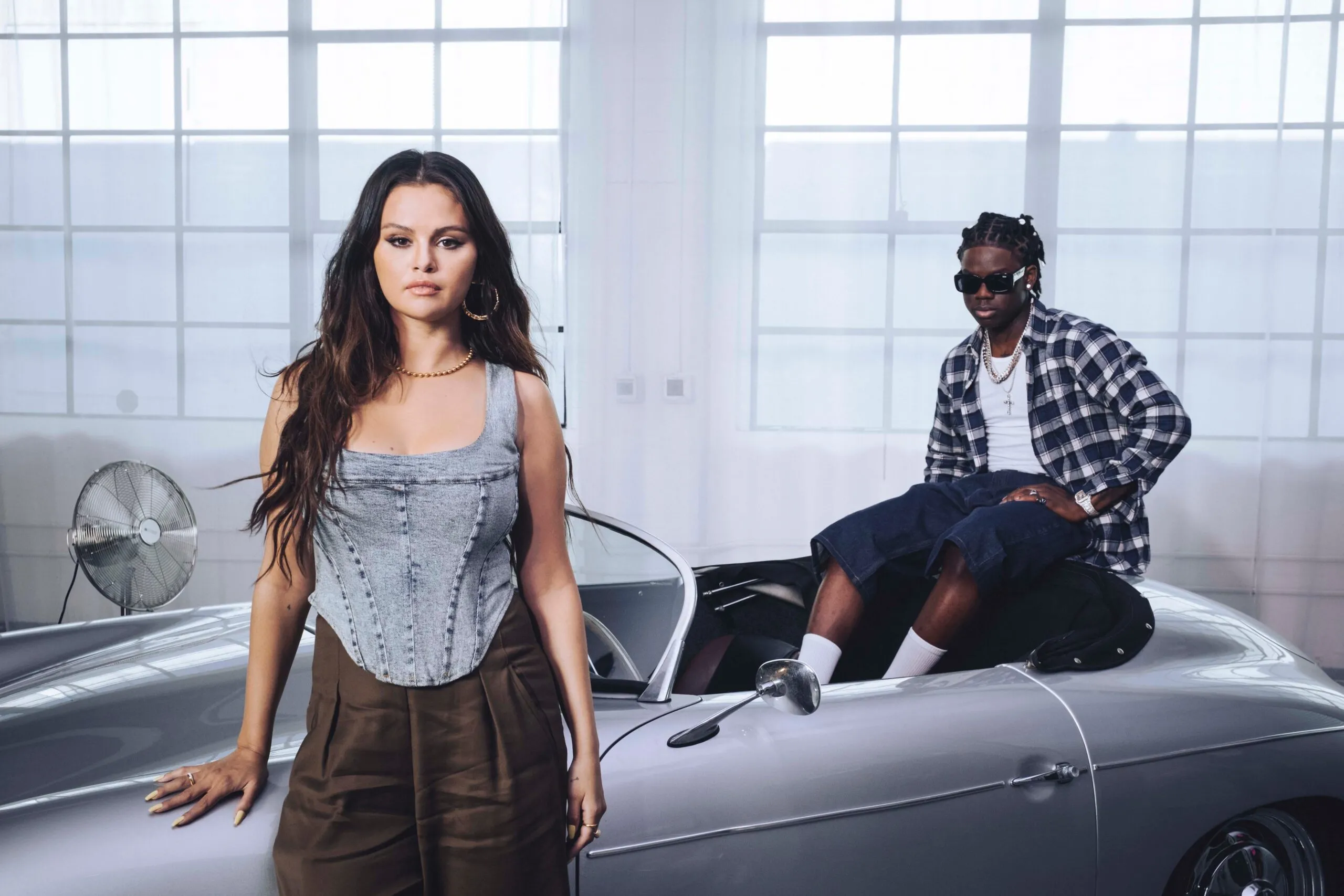 Rema și Selena Gomez au lansat o varianta noua a hitului “Calm Down”