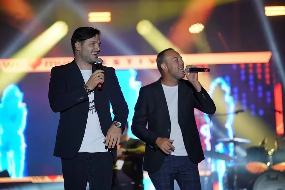 Trupa L.A. a fost cireașa de pe tort la We Love Music Festival! Oamenii au stat în ploaie să-l vadă și să-l asculte pe Liviu Vârciu!