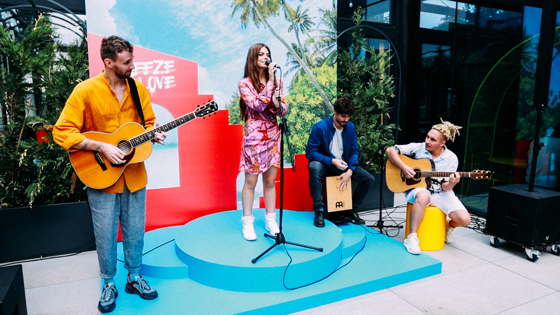 Alessiah a lansat single-ul „Breeze of Love”