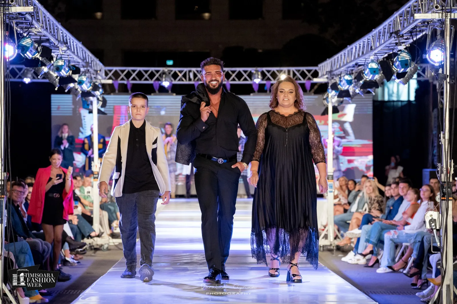 Dorian Popa, cel mai râvnit artist, actor și vlogger a făcut show în pași de top-model