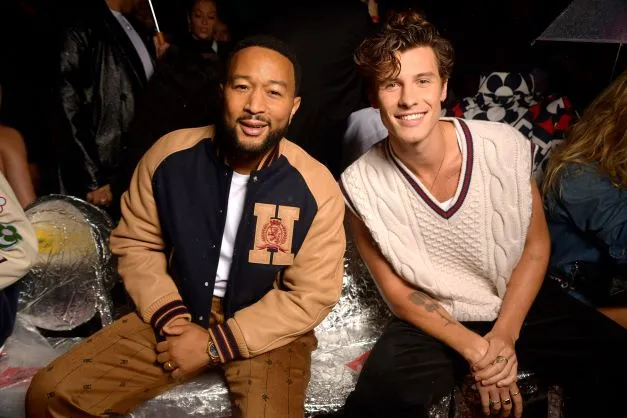 Tommy Hilfiger s-a intors la Fashion Week in N.Y. cu o experienta multiverse pentru podiumul Tommy Factory si cu invitati faimosi