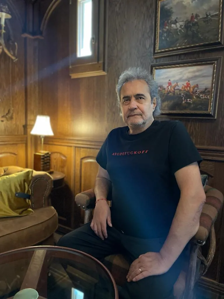 Cristi Minculescu, de nerecunoscut! Emblema muzicii rock și-a schimbat look-ul și este mai în formă ca oricând!