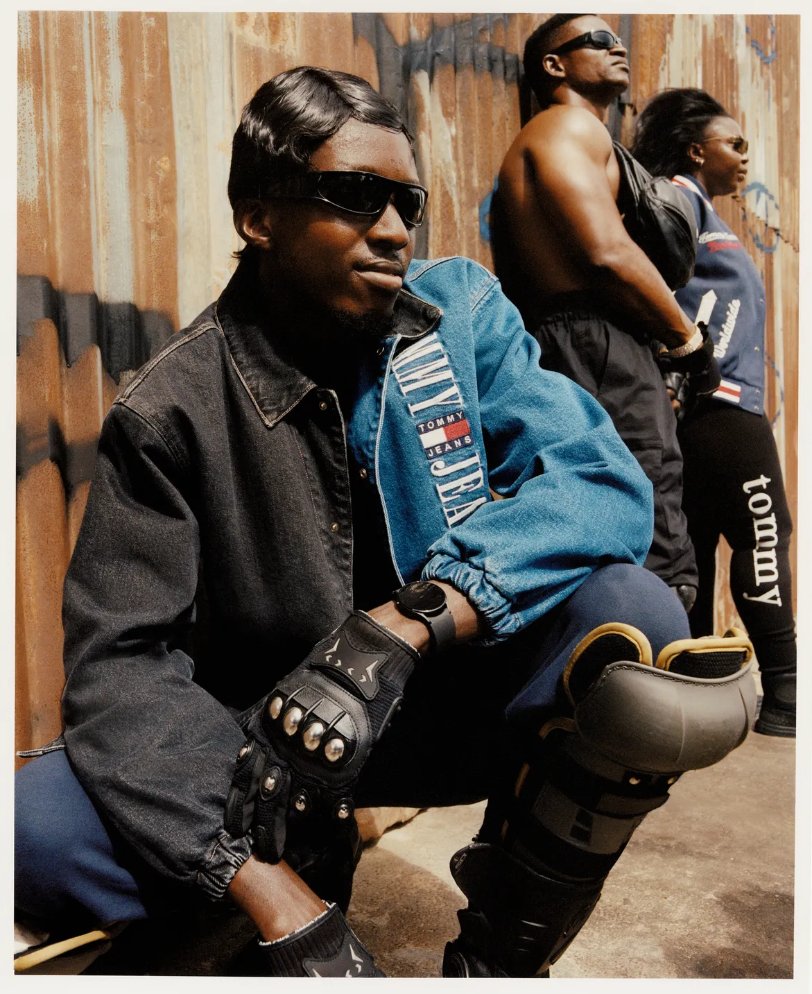 Tommy Jeans lanseaza campania de brand toamna 2022 cu Tems, artista nominalizata la Grammy