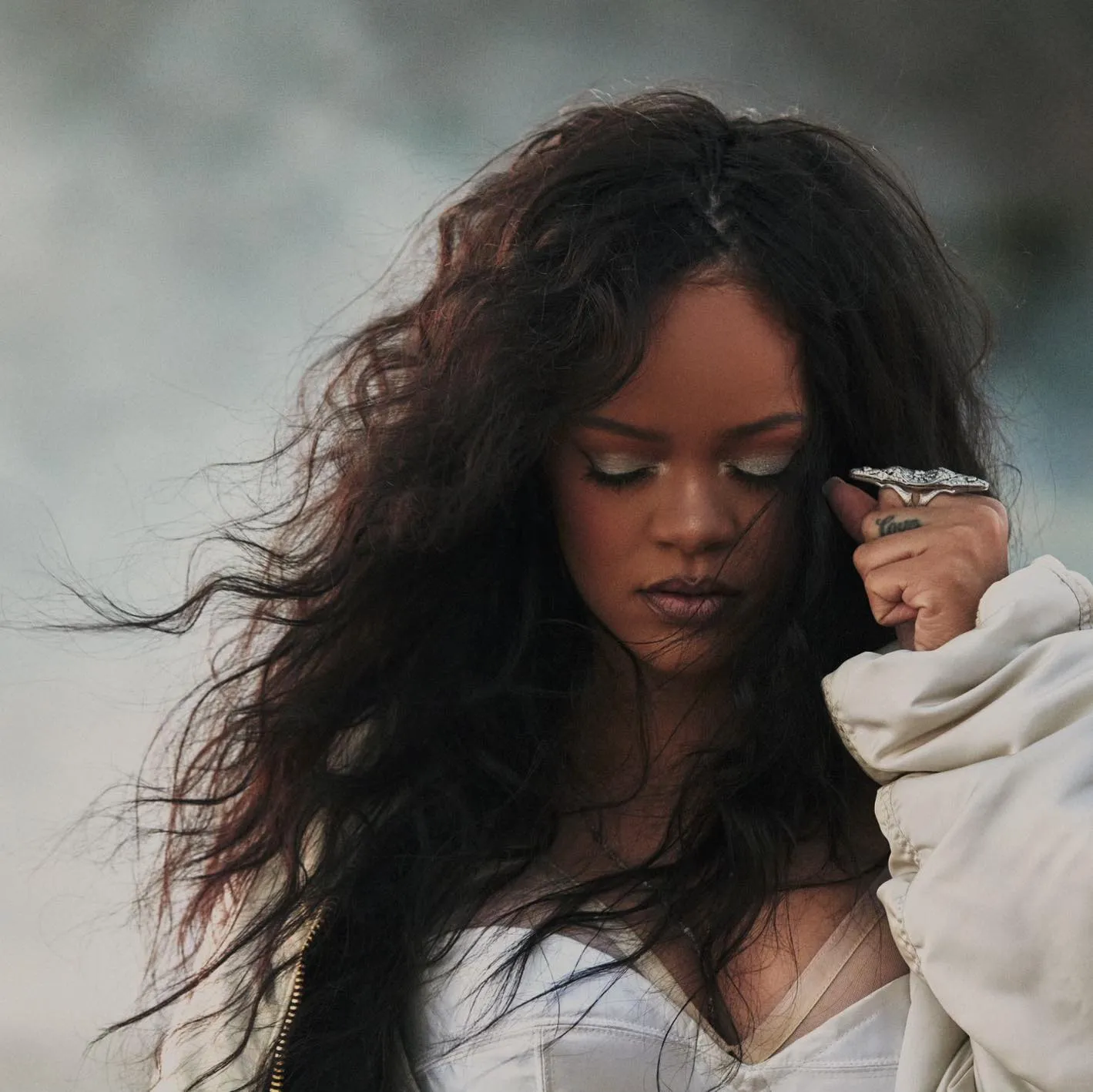 Rihanna a lansat melodia „Lift Me Up”, piesa principala de pe soundtrack-ul filmului „The Black Panther: Wakanda Forever”