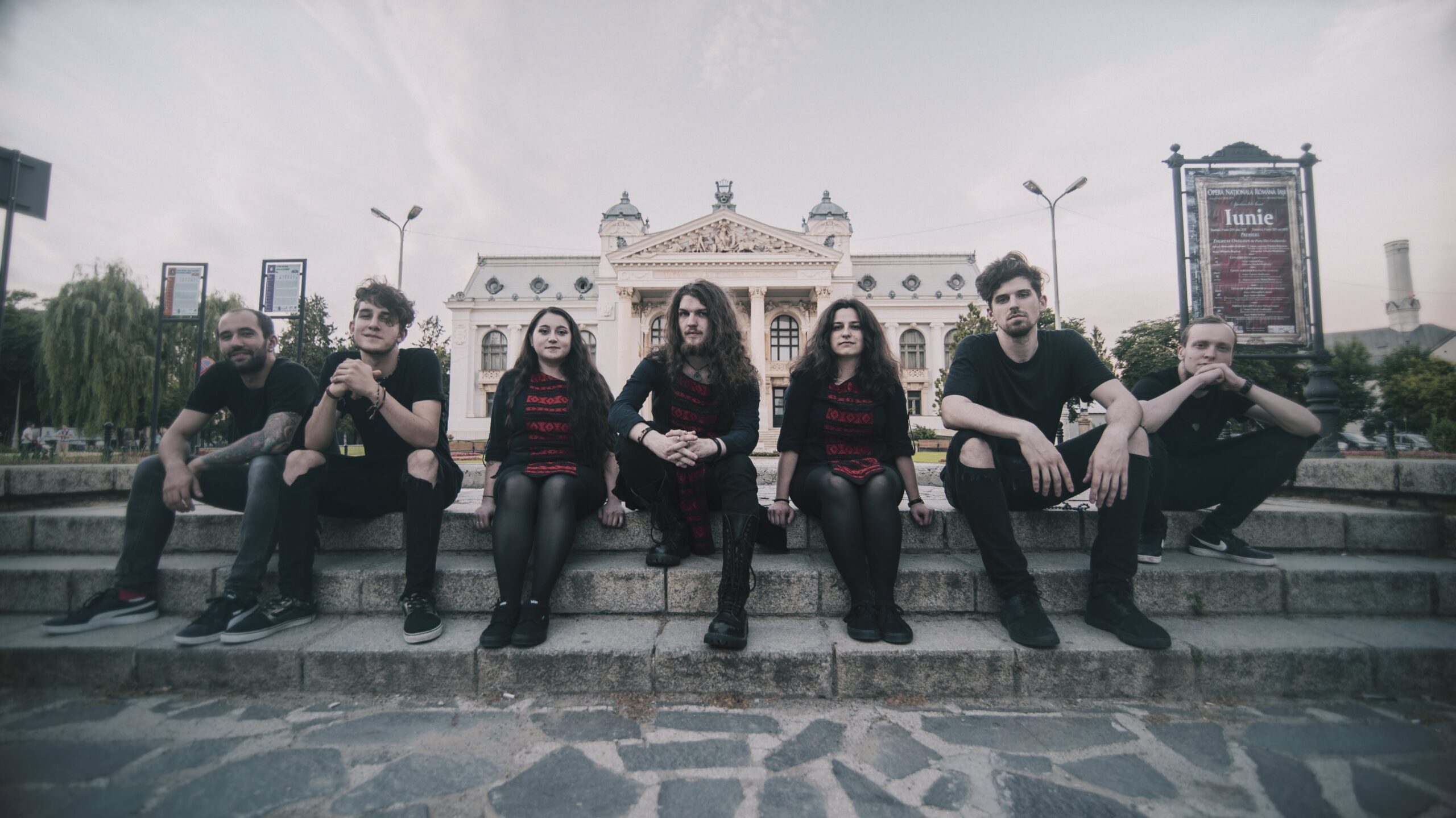 E-an-na lansează „Fagure Negru”, un cântec despre sentimentele complexe pe care le avem la pierderea unei persoane apropiate