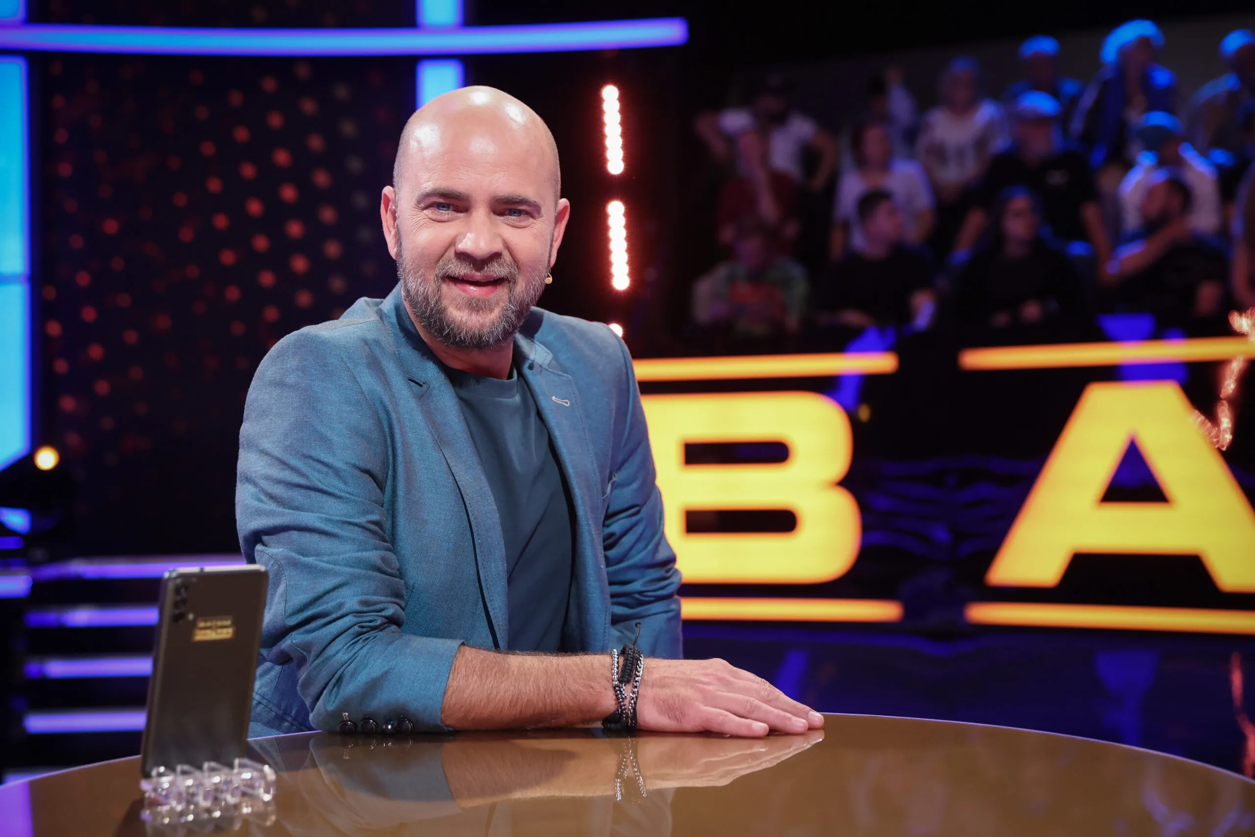 Din 12 decembrie, Cosmin Selesi le aduce telespectatorilor un show de neratat: Batem palma?