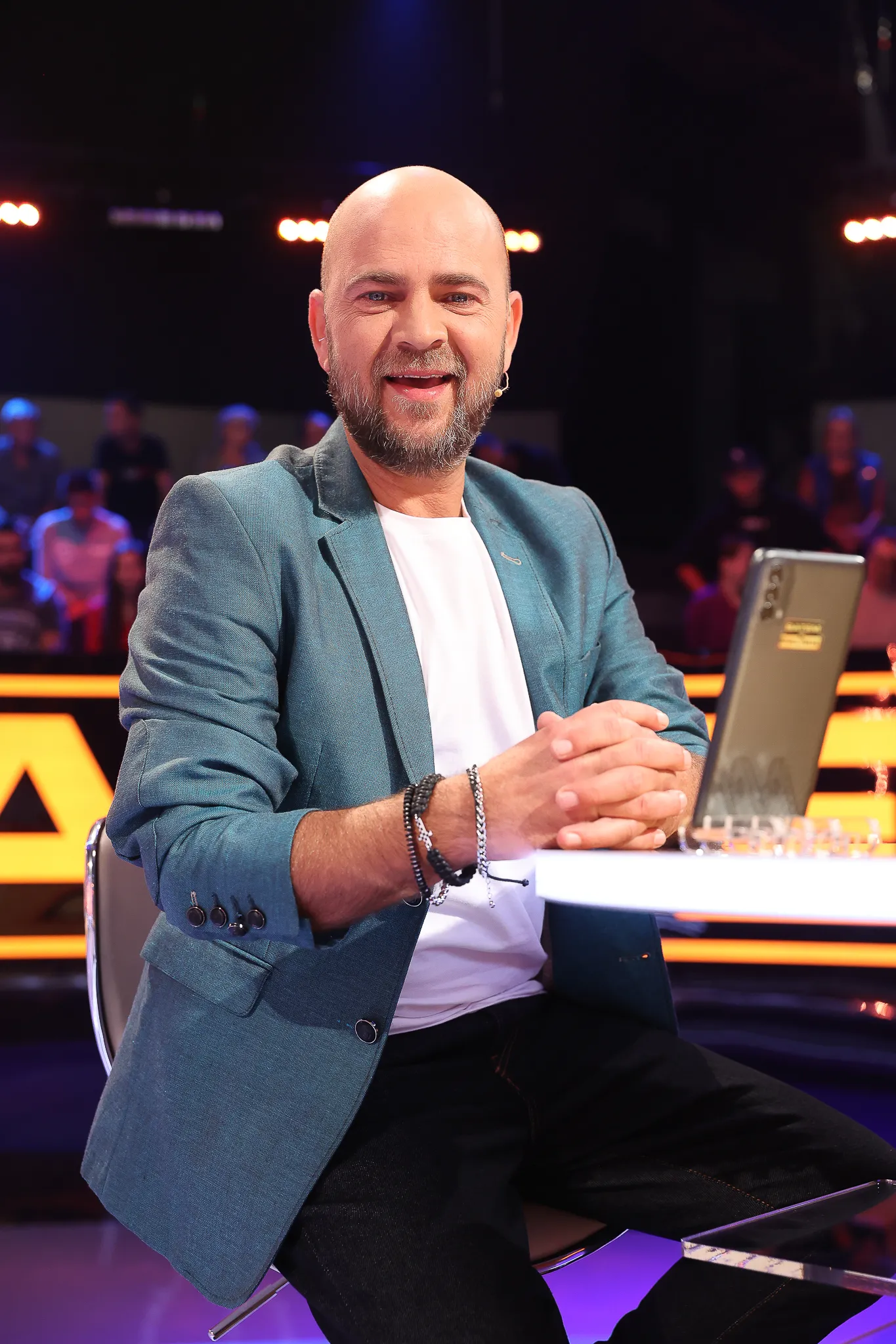 Astazi, de la ora 18:00, Cosmin Selesi aduce telespectatorilor un show de neratat: Batem Palma?