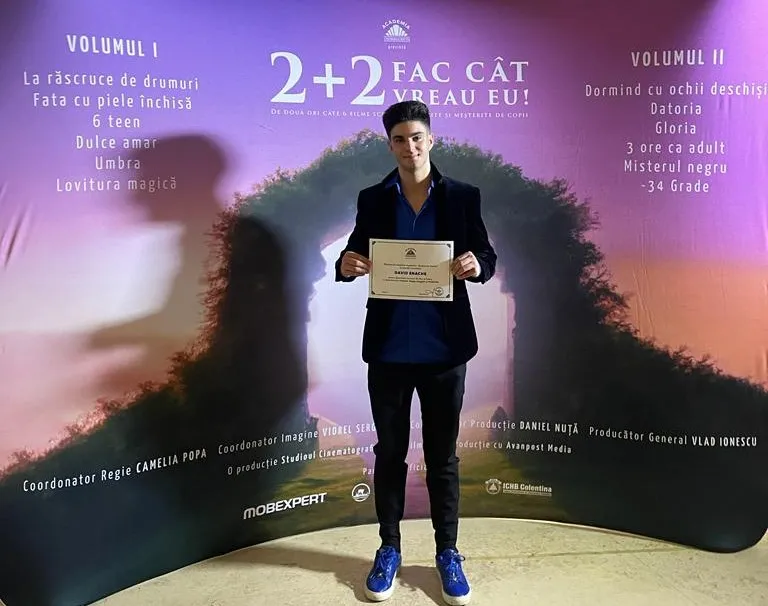 Ce an pentru David Enache – A terminat cu brio cursurile de actor, a jucat intr un scurt metraj si a aparut in „Wednesday”