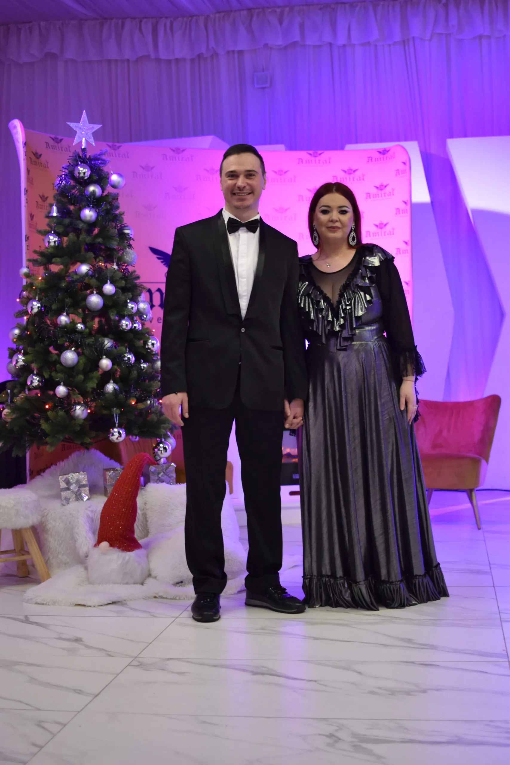 Craciunul a venit mai devreme la elevii Elenei Unc, ex „Vocea Romaniei”