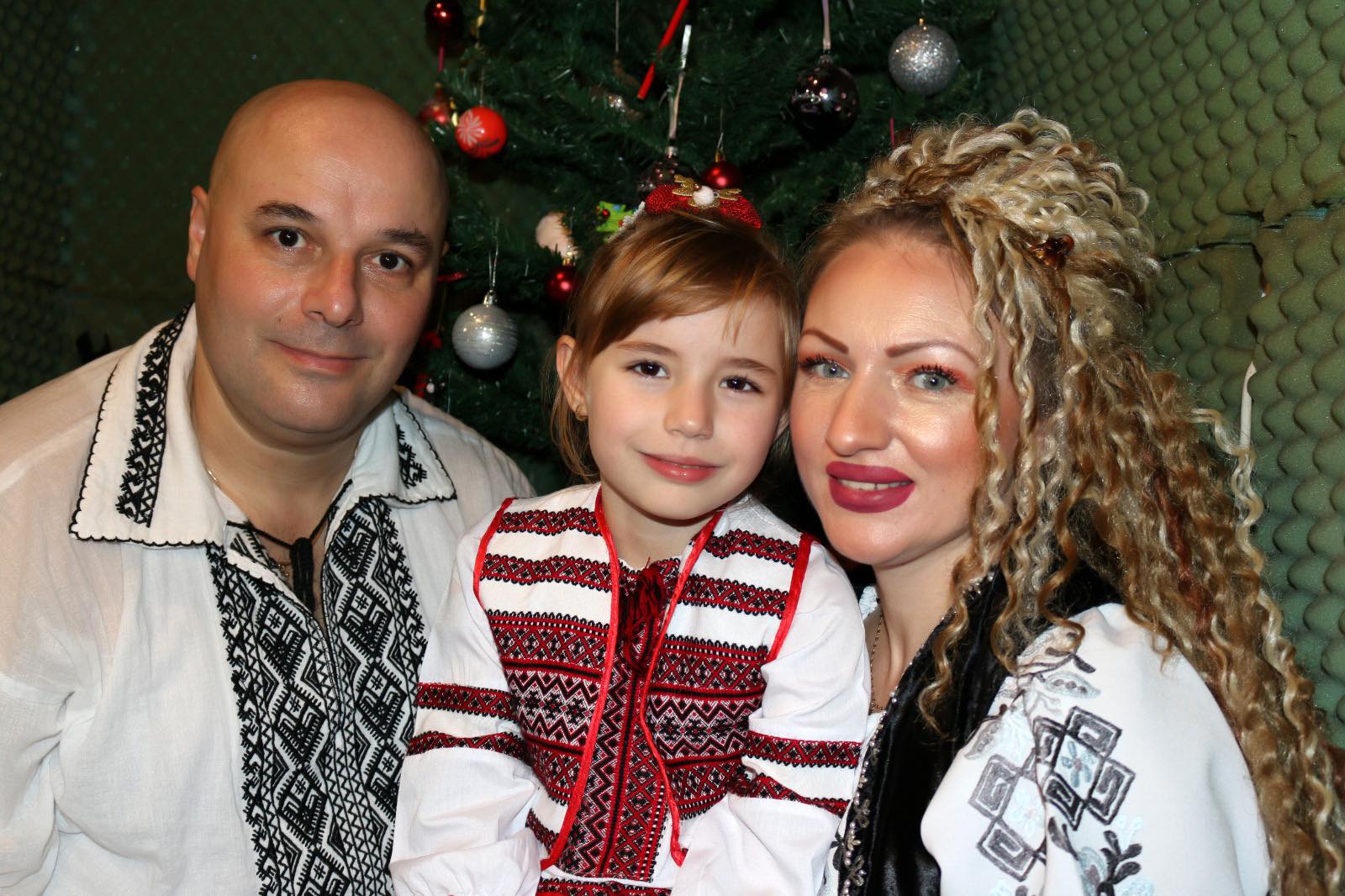 Nicoleta Anculia Cercega lansează “La roșu, la răsărit”, un clip emoționant alături de fiica ei