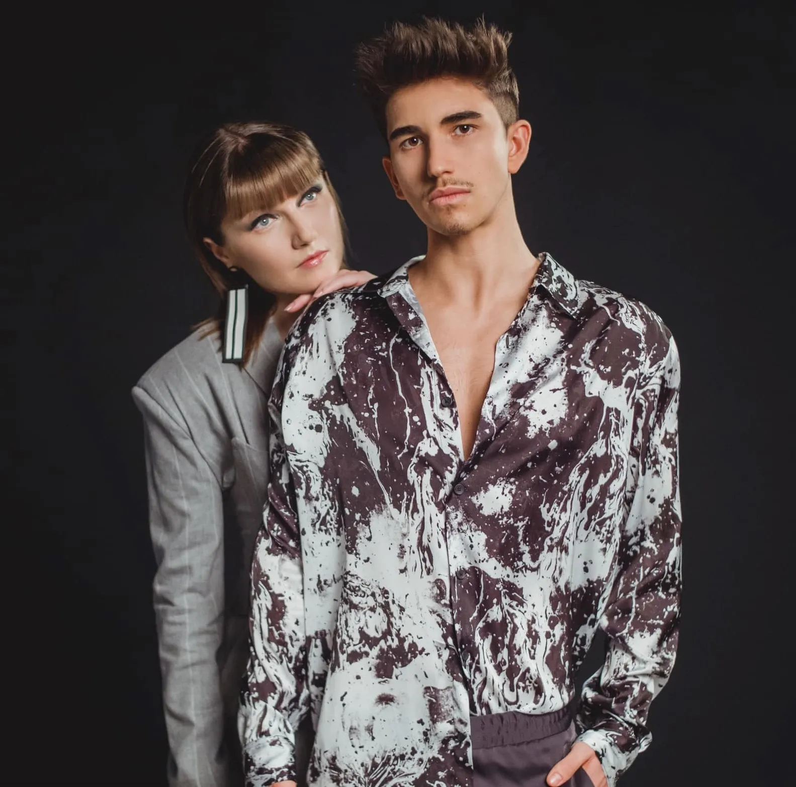 Sebastian Dobrincu și Alexandra Ungureanu au lansat „Stai Lângă Mine”, colaborarea sfârșitului de an