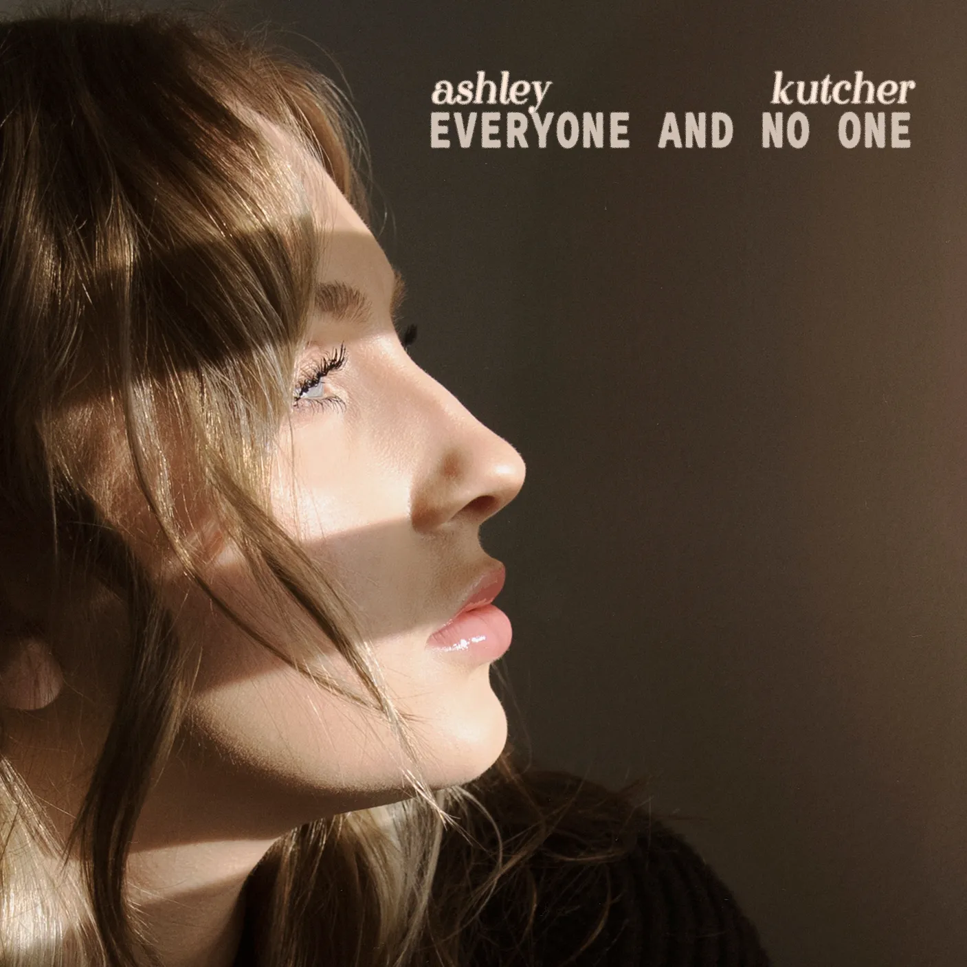 Ashley Kutcher a lansat “Everyone And No One”