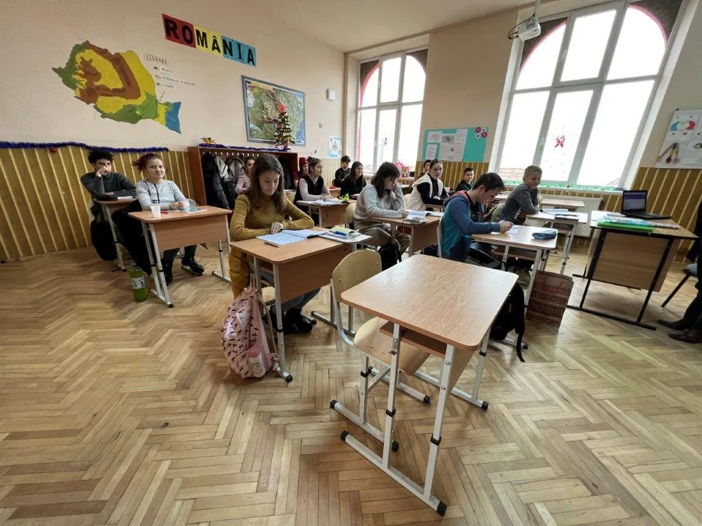 Copiii din Danes pot numi acasa scoala renovata de un ONG cultural
