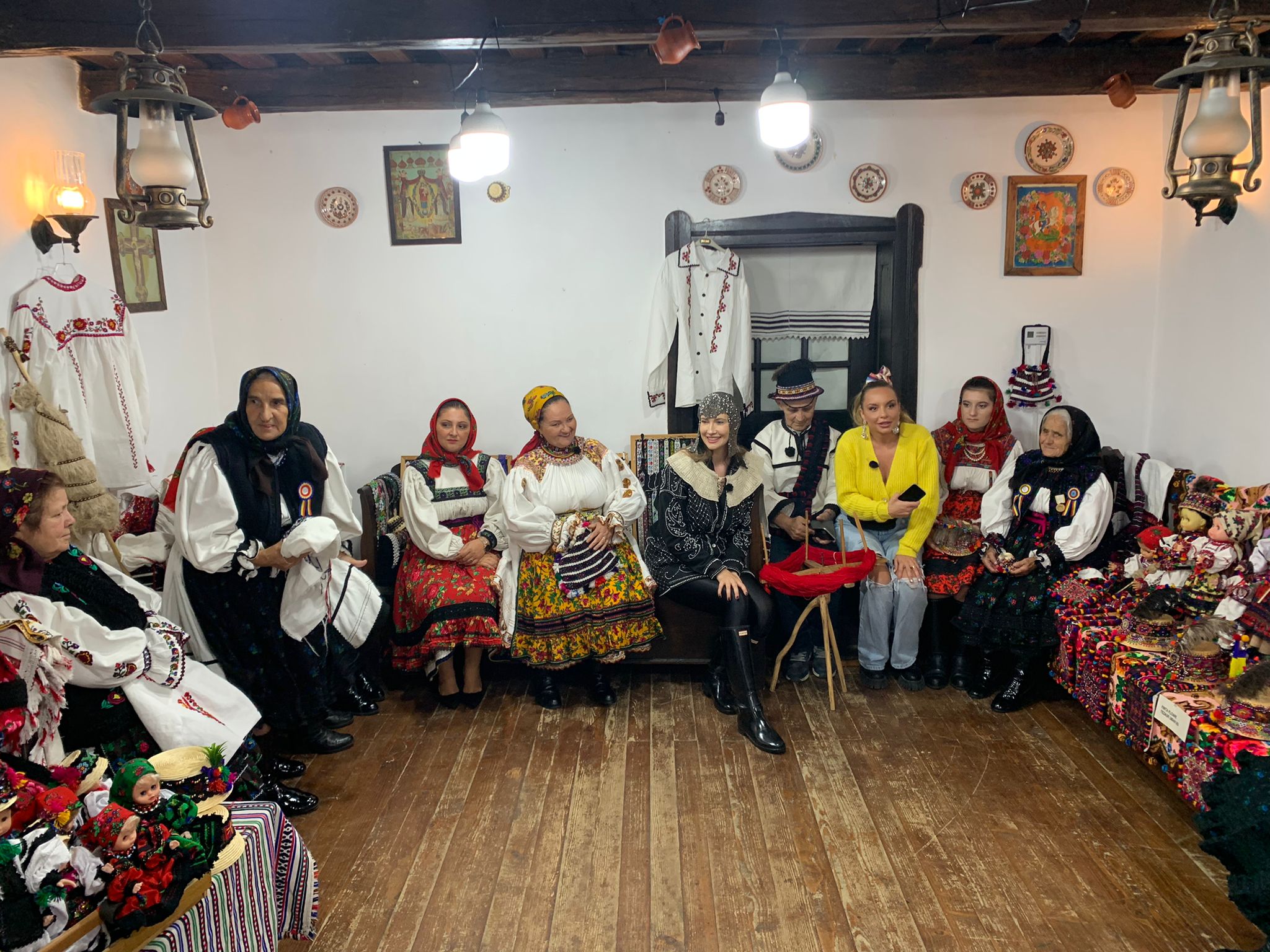 Iulia Albu, Oase, Eliza și Cosmin Natanticu îl însoțesc pe Nea Mărin la Negrești-Oaș, în ultimele ediții din sezonul Poftiți pe la noi! Poftiți la târg