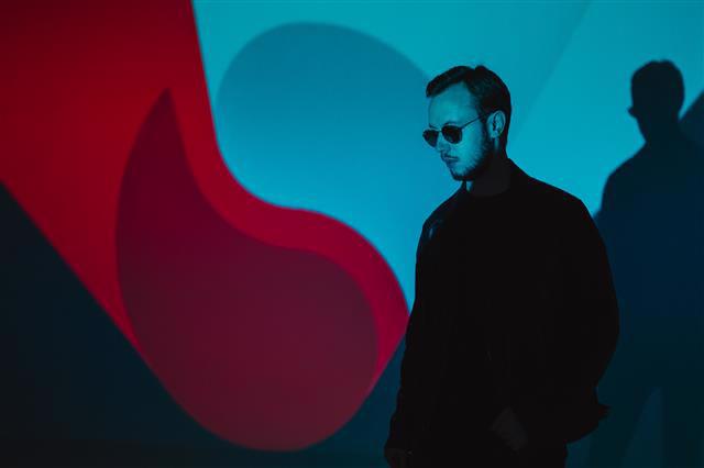 Weekend getaway cu All Falls Down, cea mai noua lansare Andrew Rayel
