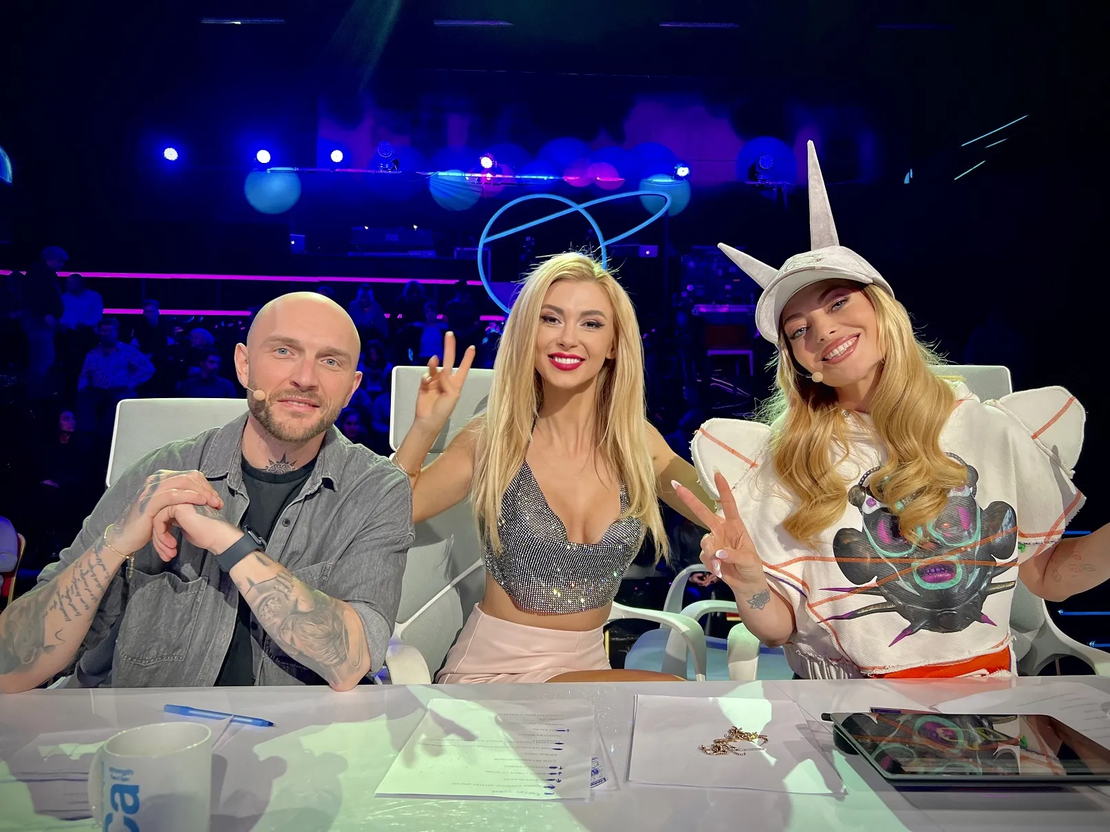 Andreea Bălan, show pe scena iUmor, după ce a acceptat să fie asistenta lui Robert Tudor. Magicianul „a tăiat-o“ în două pe cântăreață, sub privirile prezentatorilor și ale juraților