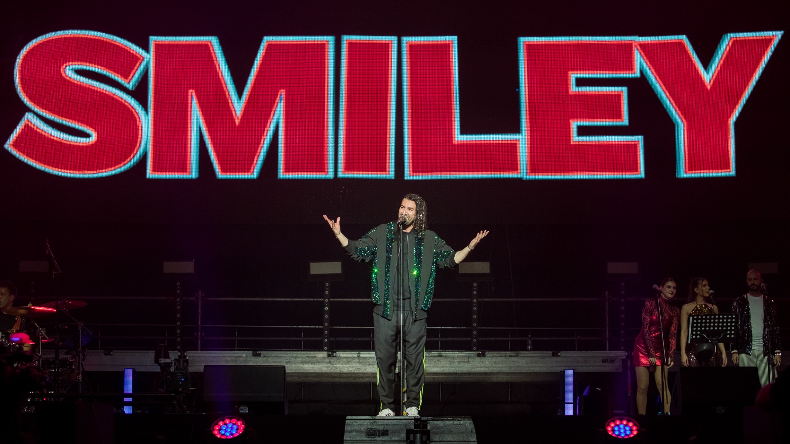 Smiley – Locul 1 în Topul celor mai difuzate piese la radio și este singurul artist român cu 8 piese în Top 100