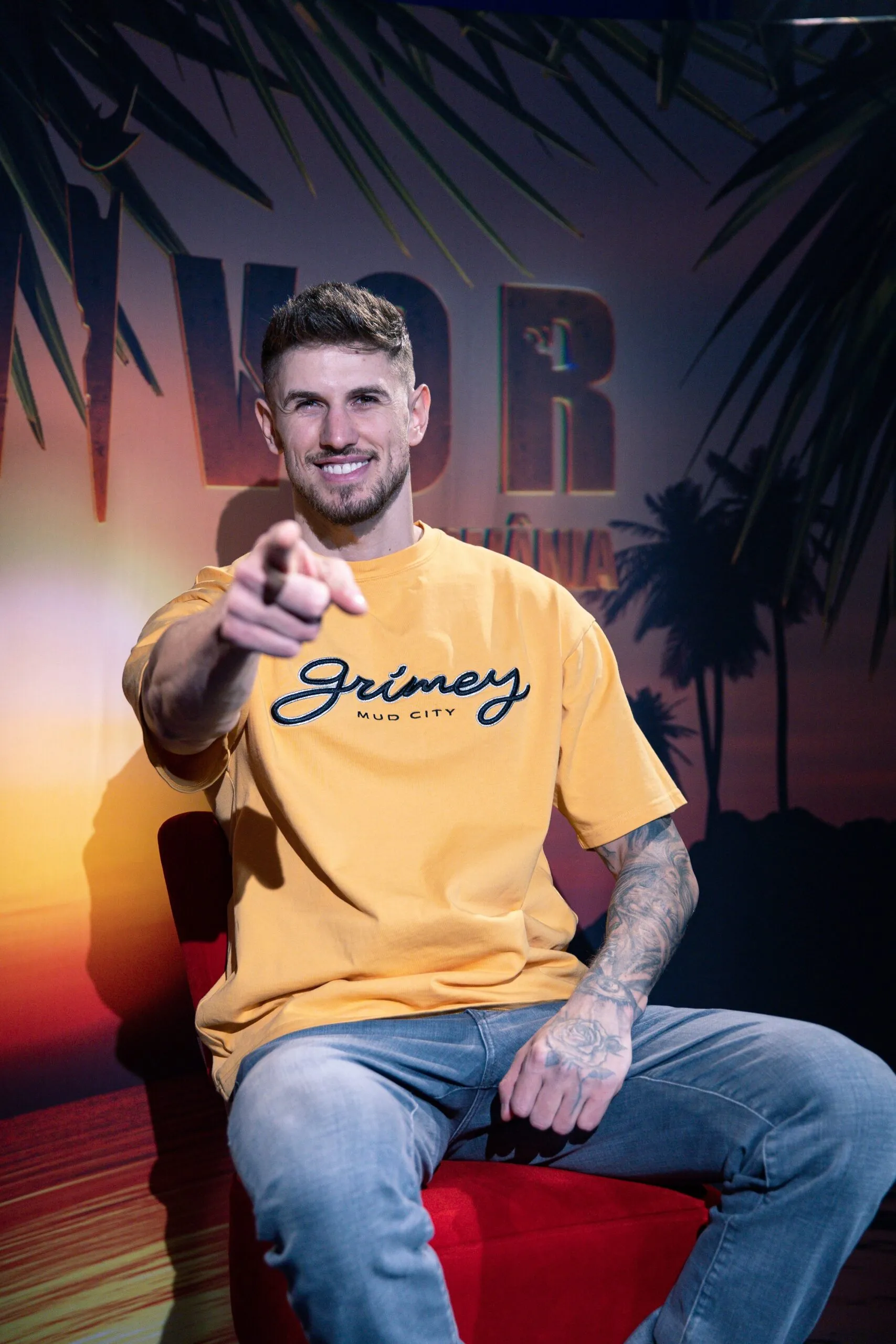 In fiecare vineri, pe YouTube Survivor, Alex Delea prezinta Camp Log!