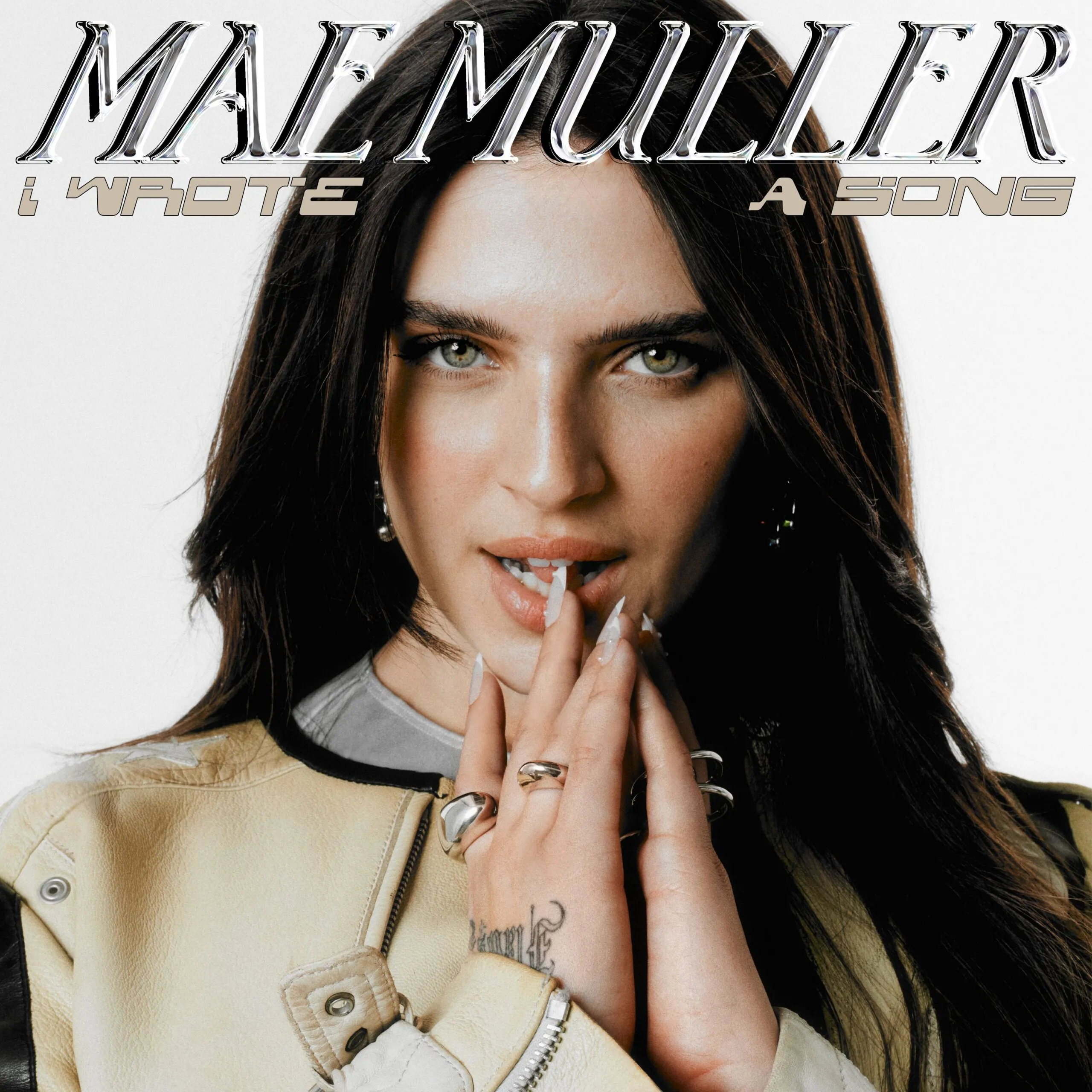 Mae Muller va reprezenta UK la Eurovision Song Contest 2023