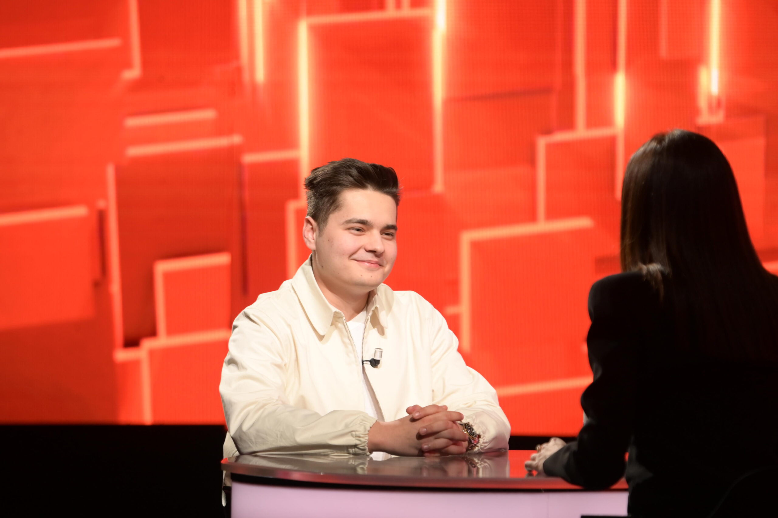 Selly, cel mai tânăr invitat de la “40 de întrebări cu Denise Rifai”. Dezvăluirile celui mai influent român din mediul online, în ediția de duminică a emisiunii de la Kanal D