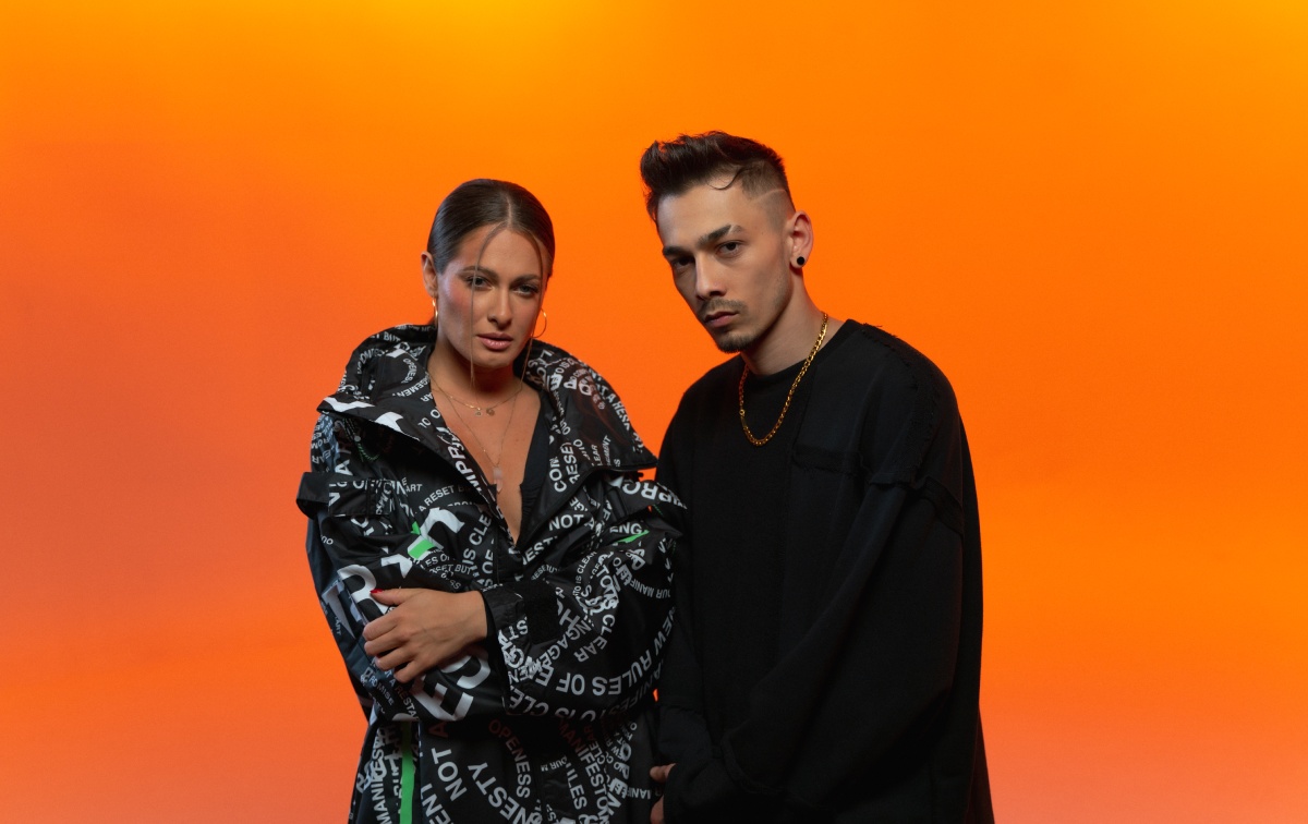 JUNO și Raluka dau ritmul. Tu știi mișcarea? Doi artiști ai momentului, acum împreună în super-piesa „69”